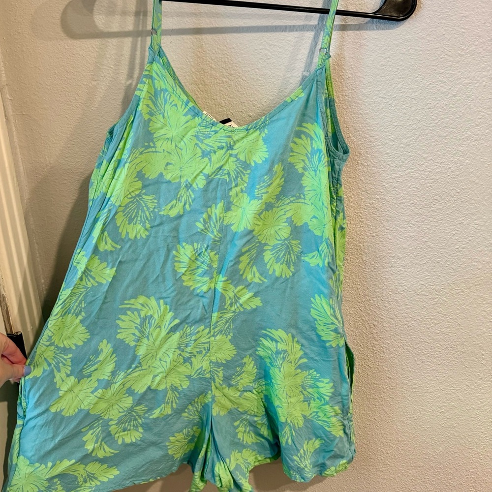 Roxy Patterned Romper With Pockets - image 2